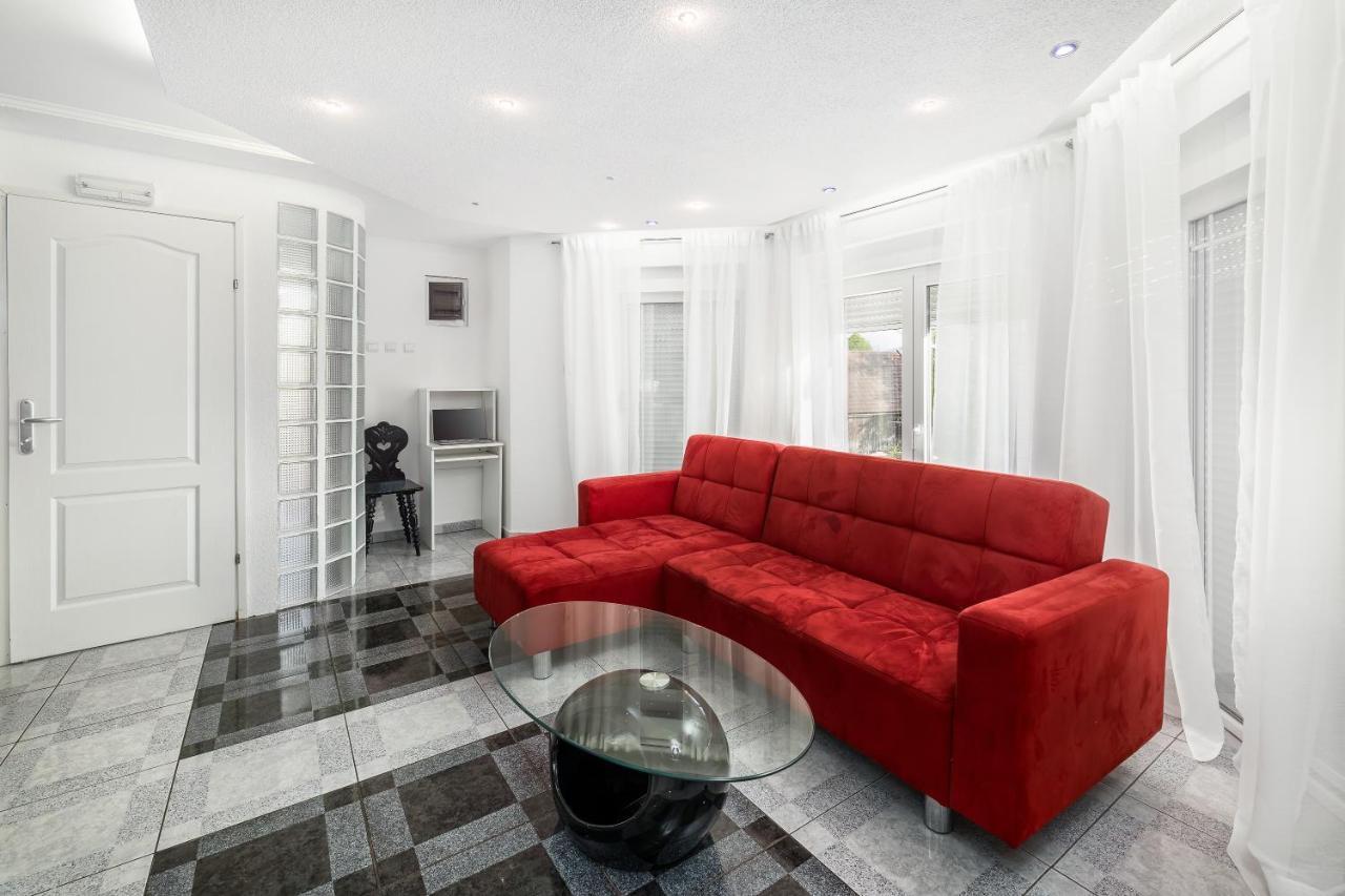 Villa Tratea - With A Heated Pool Tomici Εξωτερικό φωτογραφία
