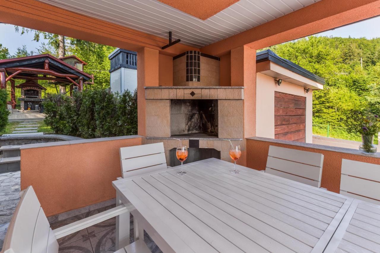 Villa Tratea - With A Heated Pool Tomici Εξωτερικό φωτογραφία